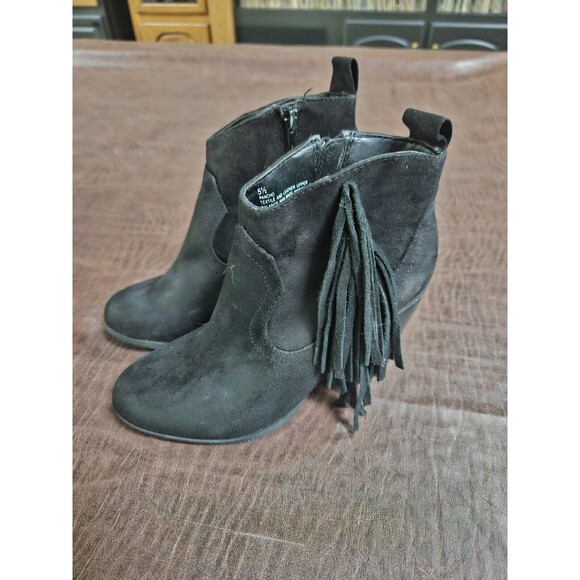 5 1/2 Steve Madden Girl All Black Suede Leather Fringed Ankle Booties 3" Heels - Picture 1 of 7